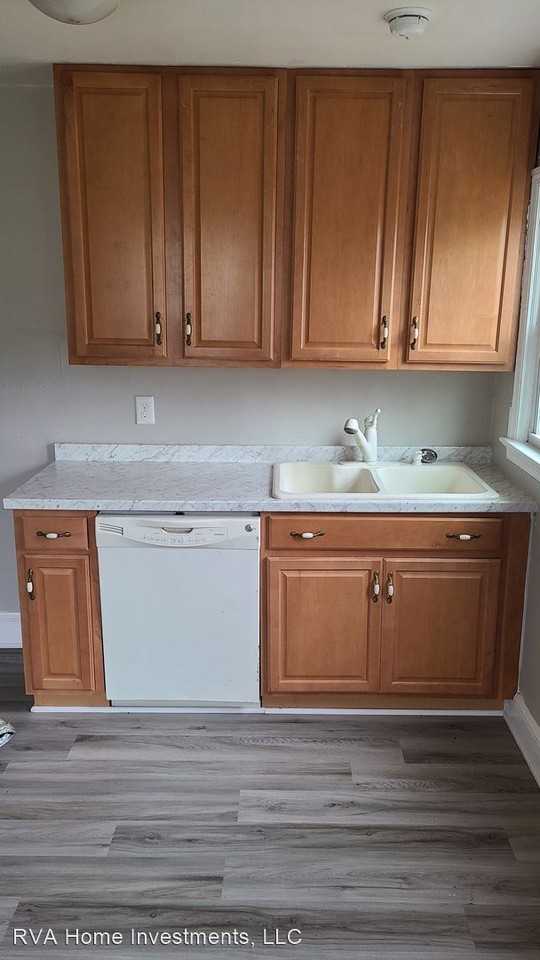 303 Seven Pines Ave - Photo 2 of 4