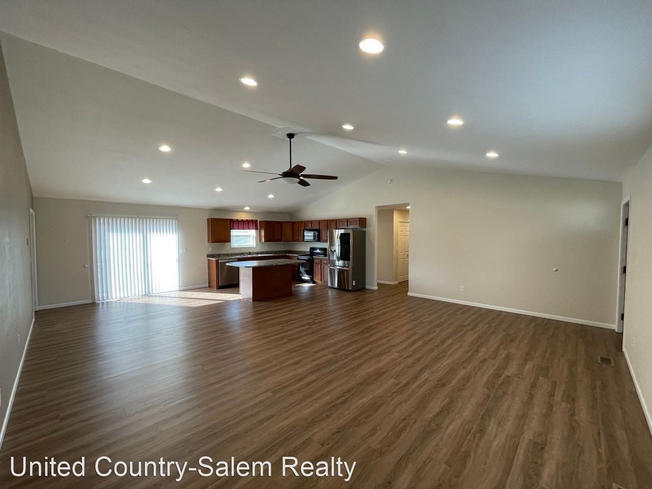 32 Westwood Dr - Photo 3 of 17