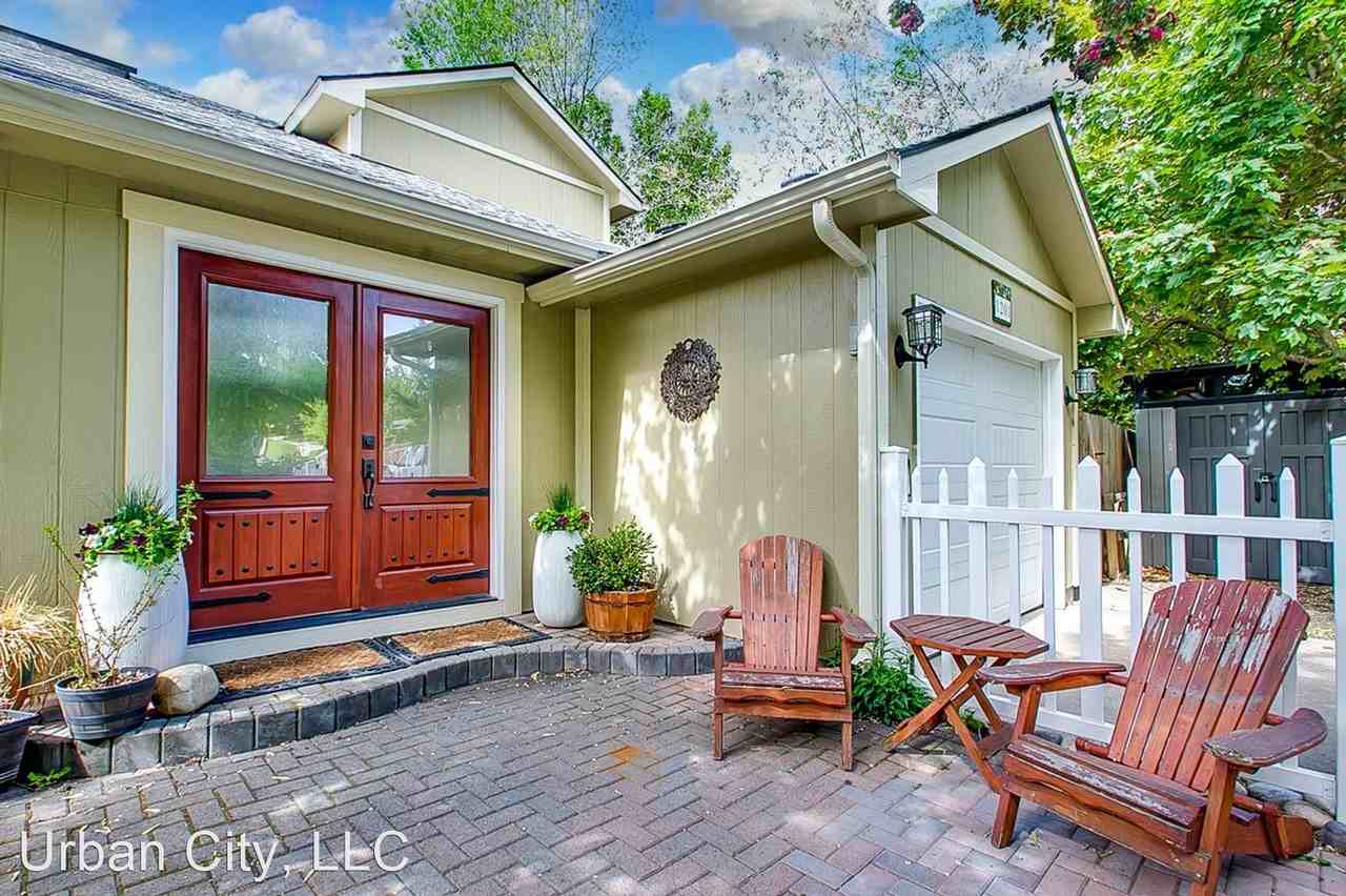 1201 E Hays St - Photo 2 of 36