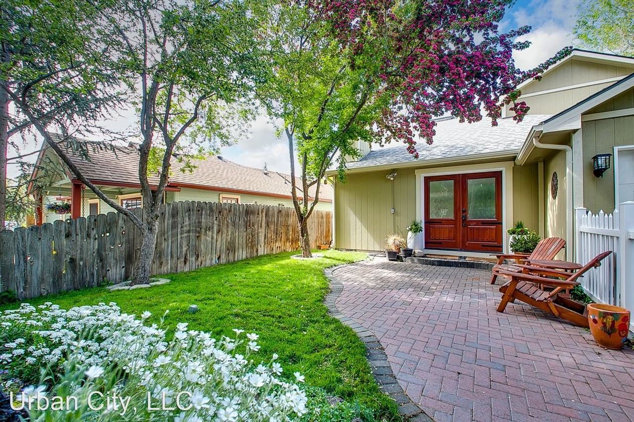 1201 E Hays St - Photo 3 of 36