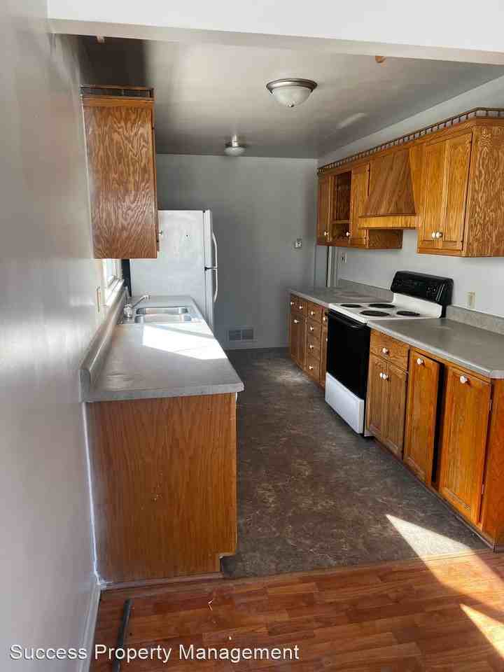 2021 78th St - Photo 2 of 11