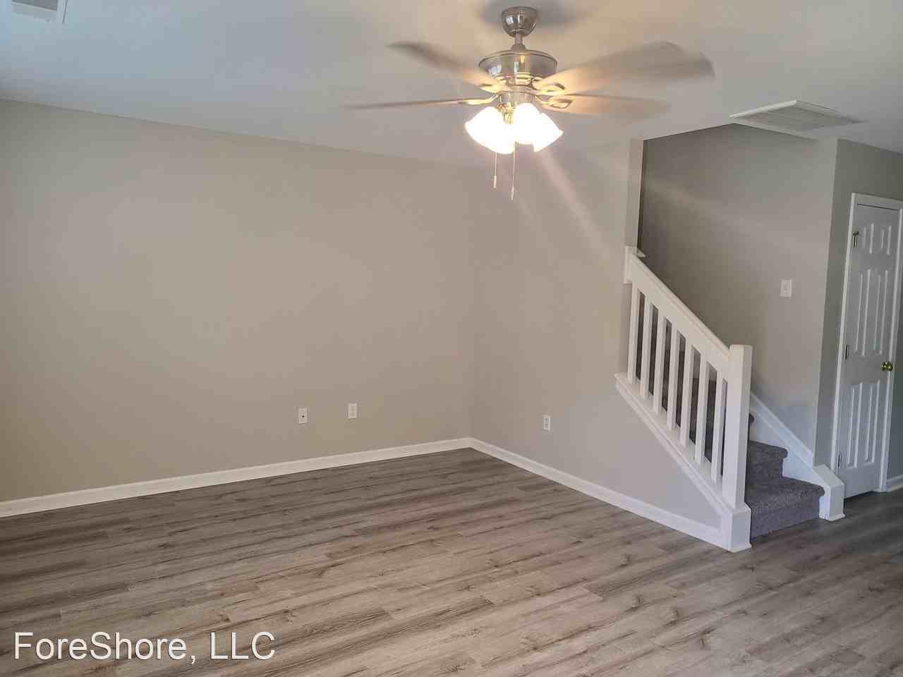 228 North Cir - Photo 2 of 17