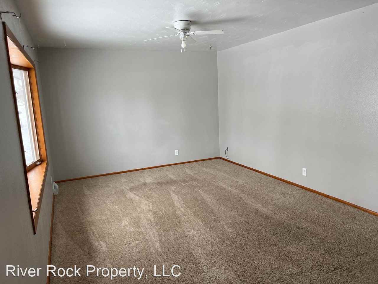1045 5th St Sw - Photo 2 of 17