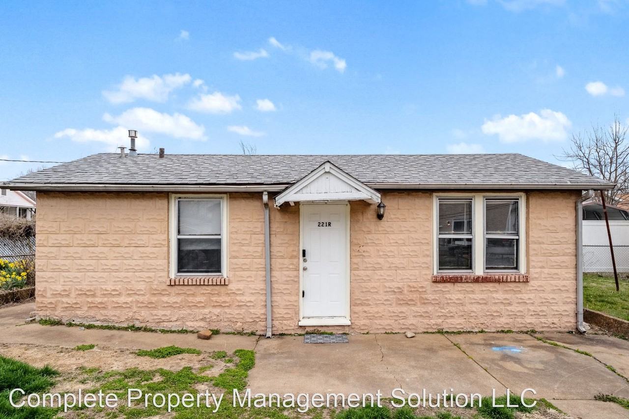 221 W Felton Ave Apartments in Lemay, Lemay, MO 63125 Zumper