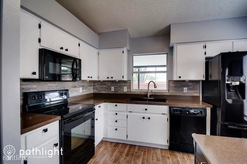 1036 Malletwood Dr - Photo 2 of 12