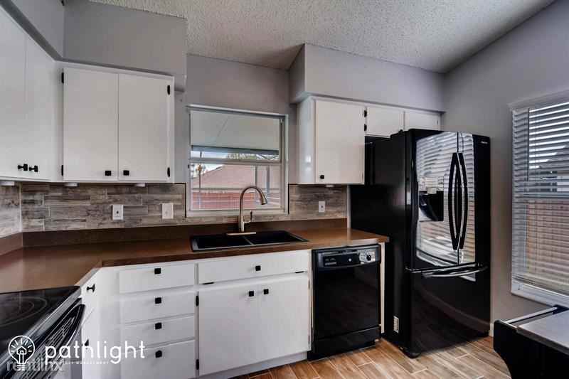 1036 Malletwood Dr - Photo 3 of 12