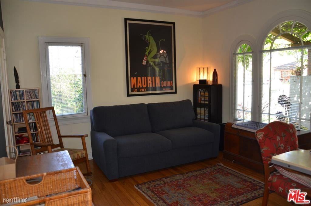 1102 Superba Ave - Photo 3 of 10