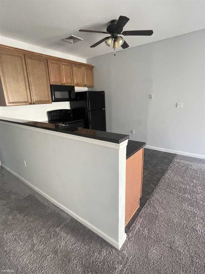 318 W Main St - Photo 2 of 12