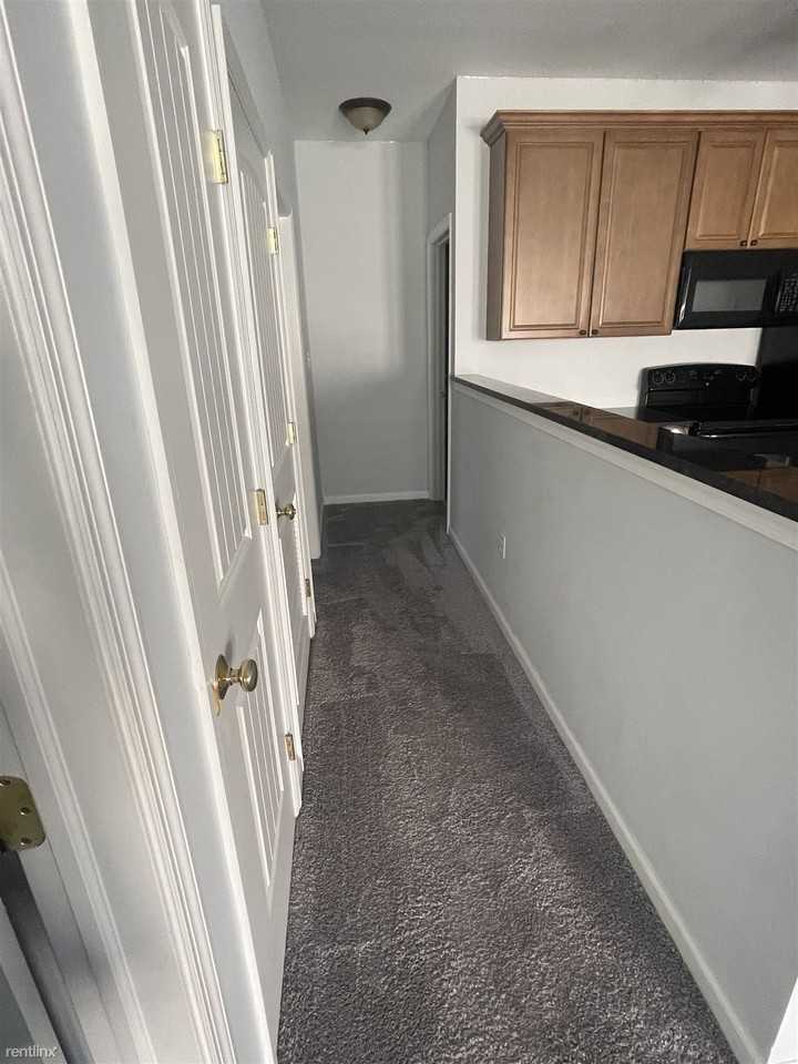 318 W Main St - Photo 3 of 12