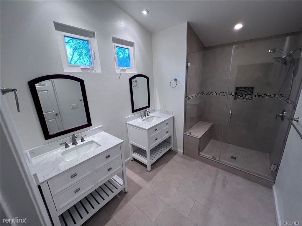 4302 Oak Glen St - Photo 2 of 8