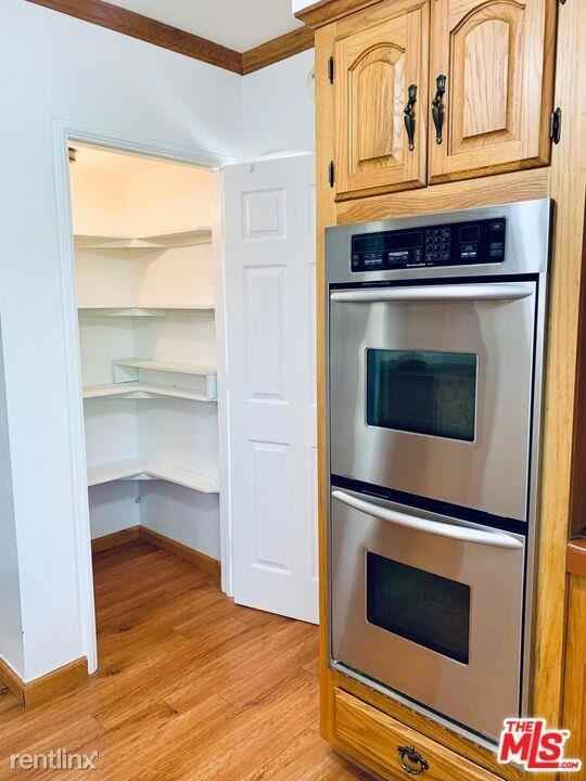 6124 Corbin Ave - Photo 2 of 10