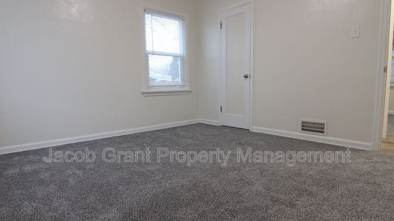 440 E Sutter St - Photo 4 of 29