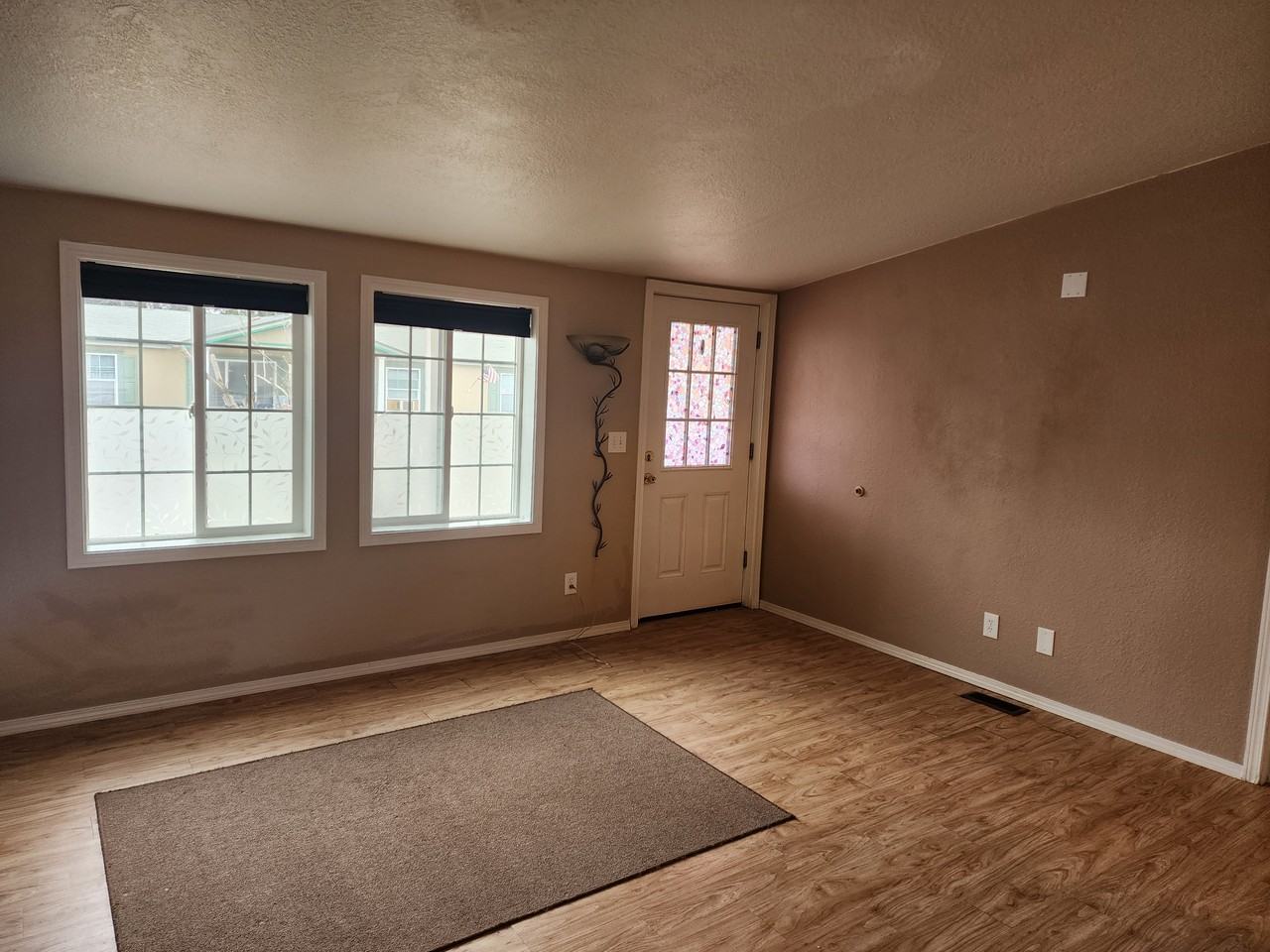 715 W Mikies Pl - Photo 3 of 27