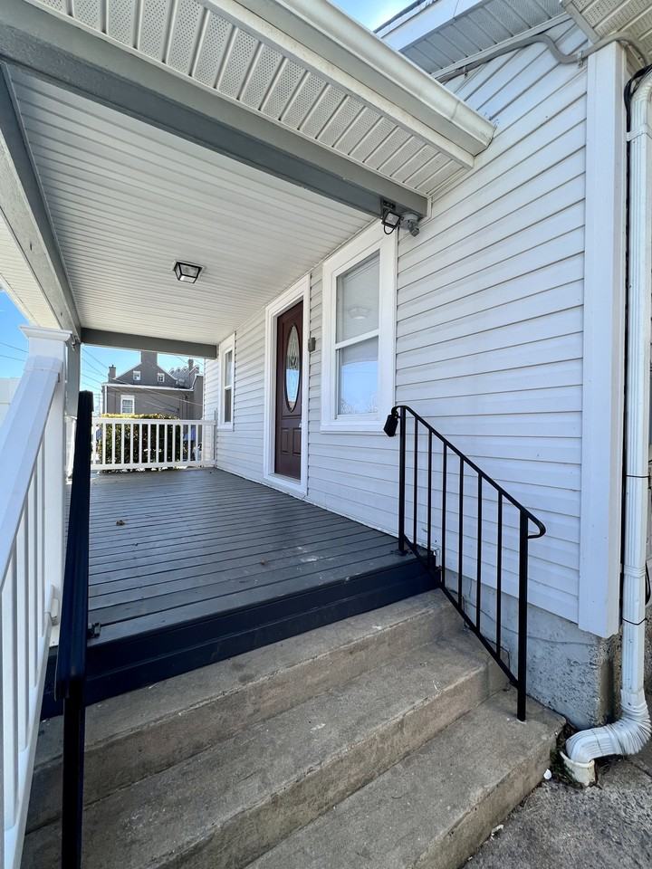 110 N Lawrence St - Photo 2 of 15