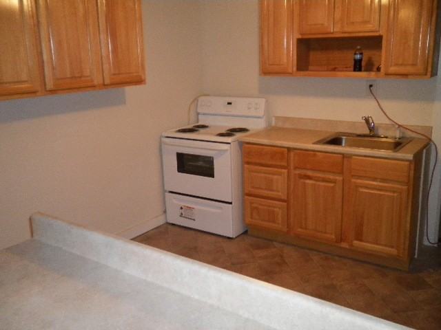 528 E Patapsco Ave - Photo 2 of 8