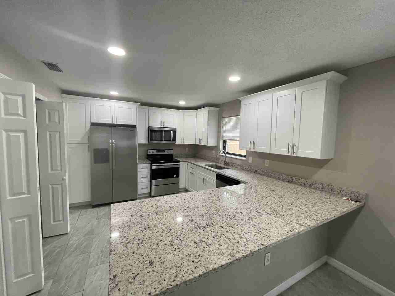 321 W Belmar St - Photo 3 of 8