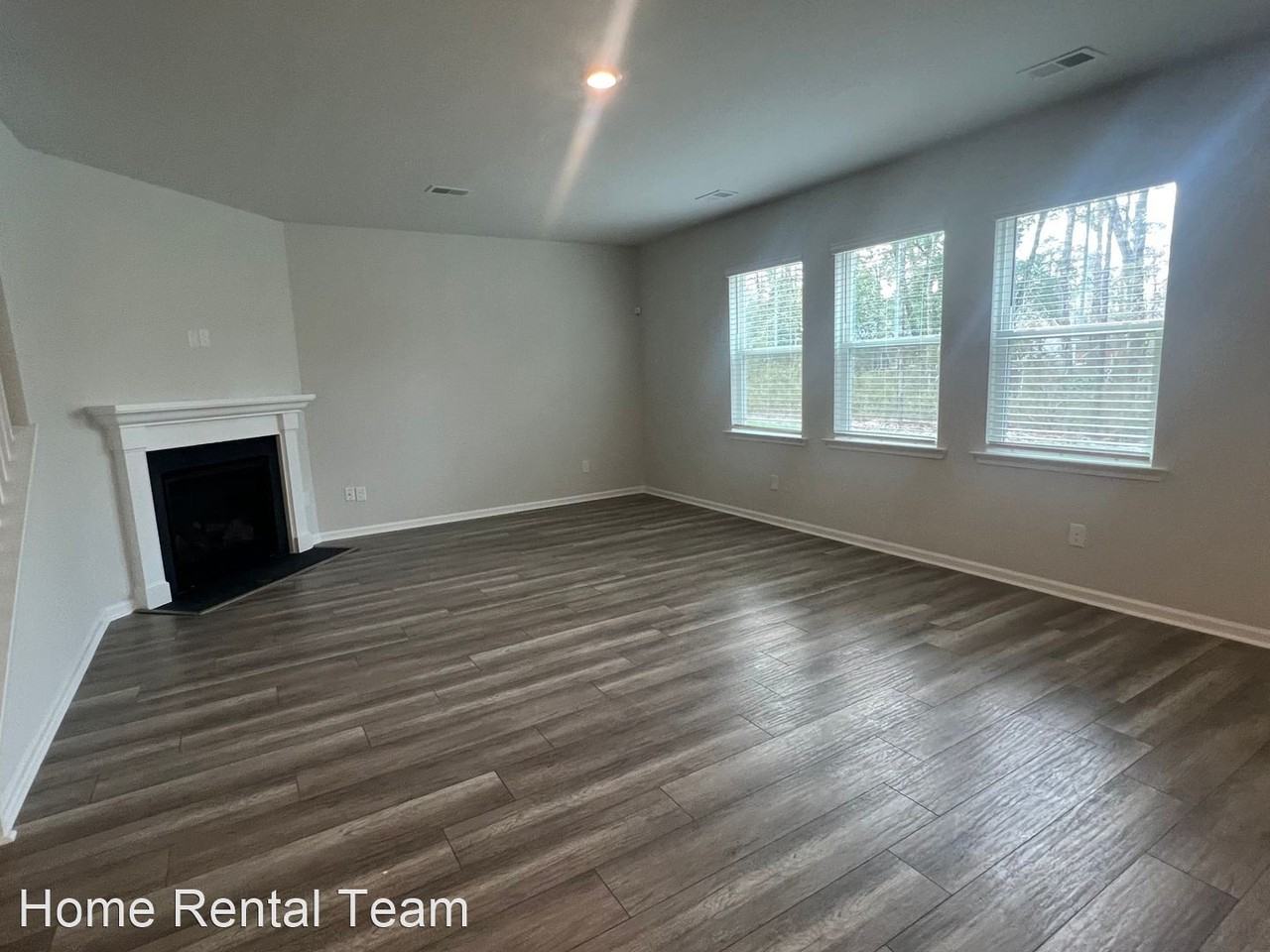 225 Lillian St - Photo 2 of 21