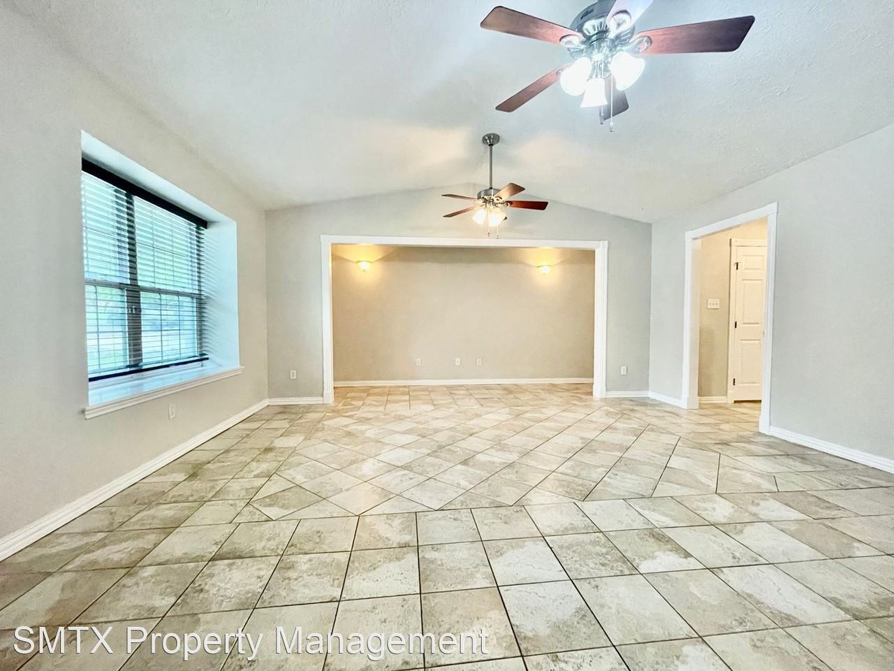 1007 Earle St - Photo 3 of 11