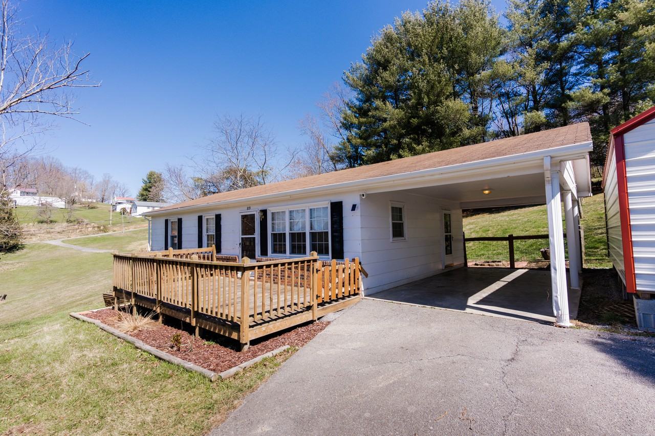 819 Anderson Ave - Photo 2 of 28