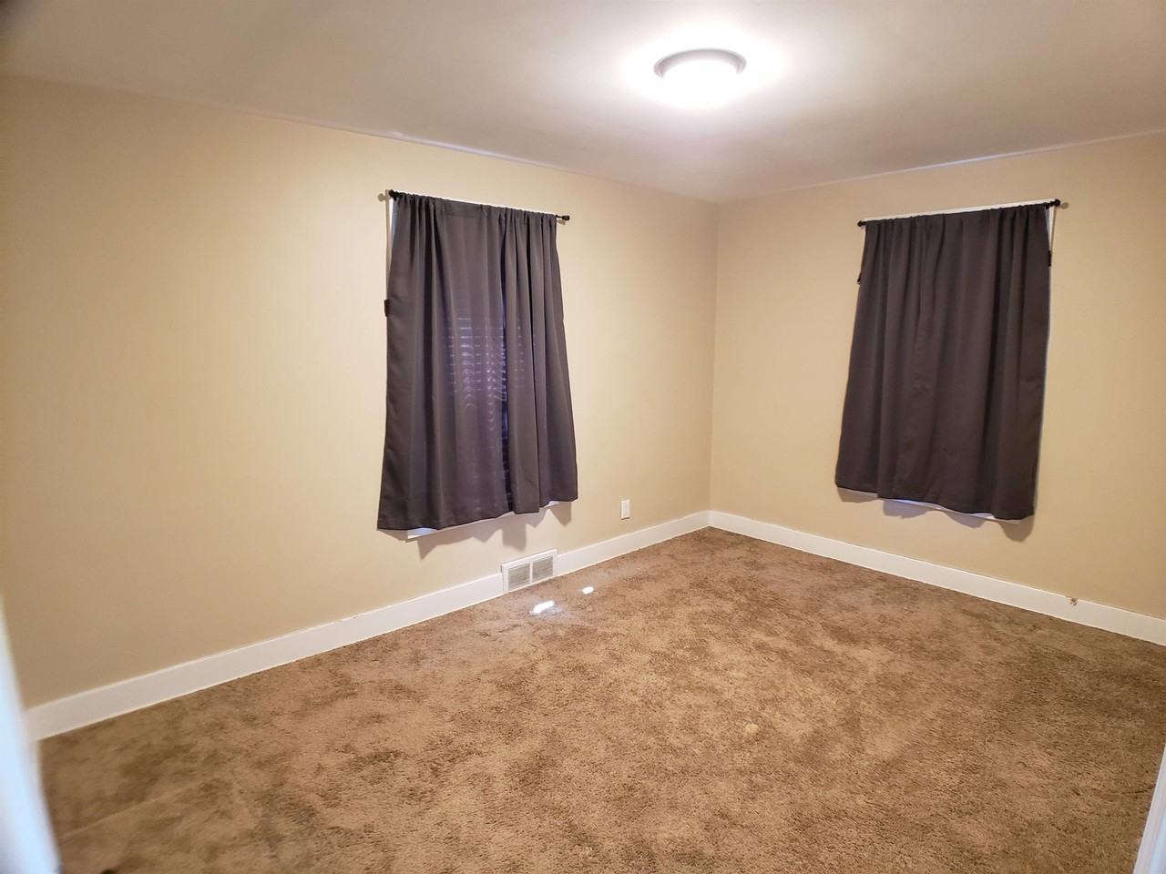 631 Kenny St #1 - Photo 6 of 9