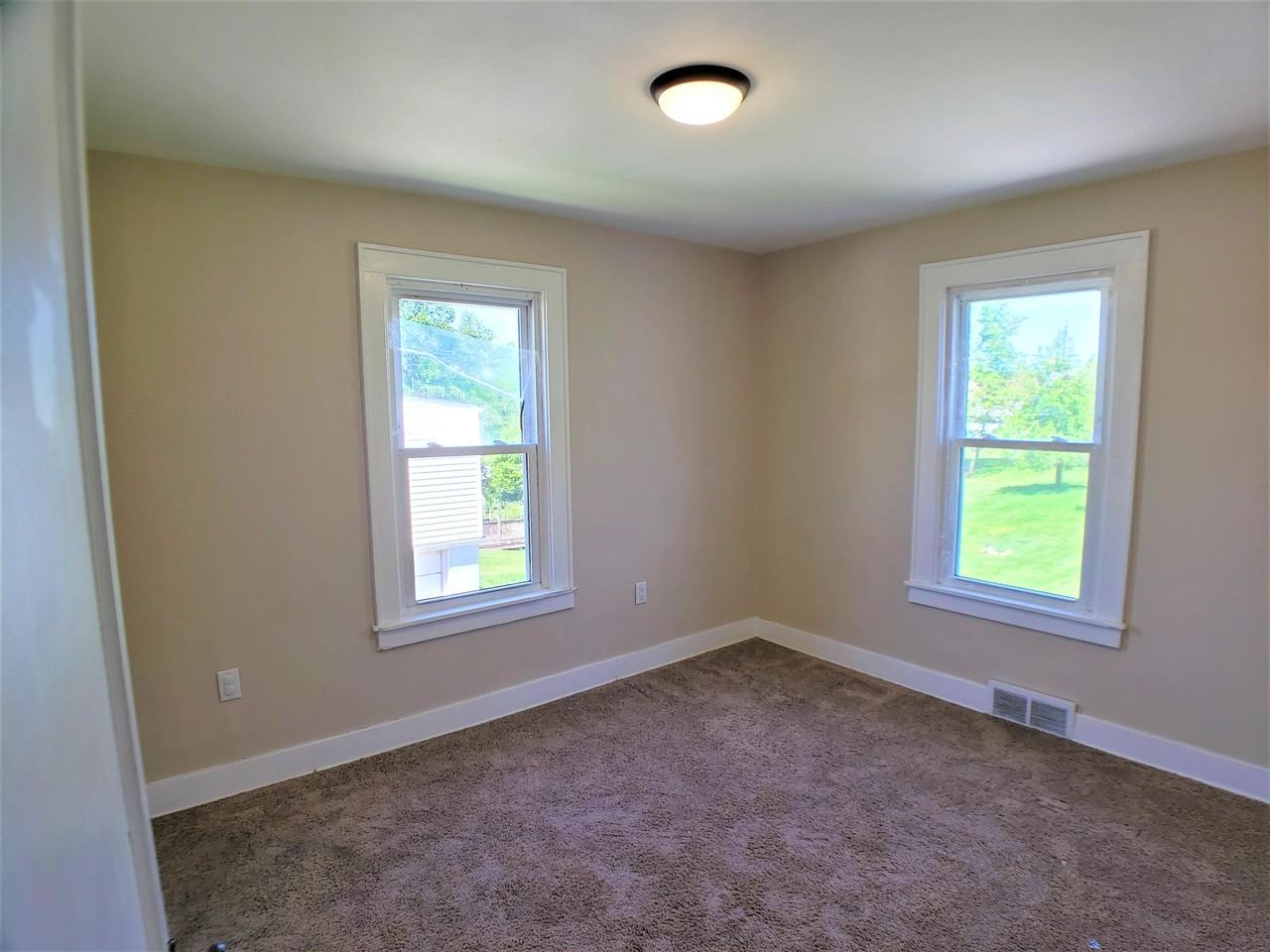 631 Kenny St #1 - Photo 7 of 9