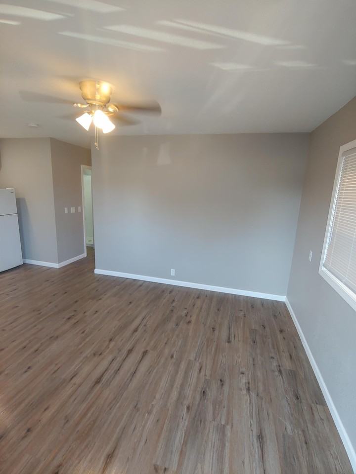 1413 S Broadway 4 4, Pittsburg, KS 66762 1 Bedroom Apartment for 575