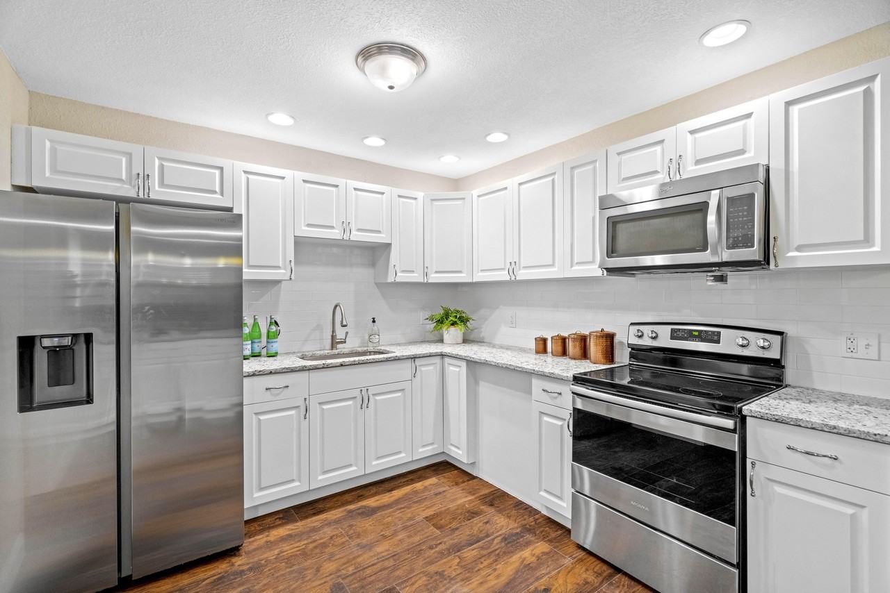 E Chelsea St - Photo 5 of 13