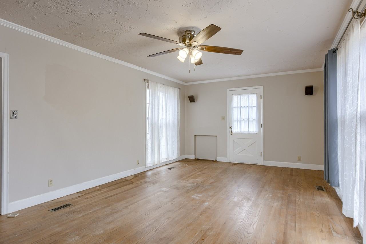 223 N 6th St #1 - Photo 4 of 40