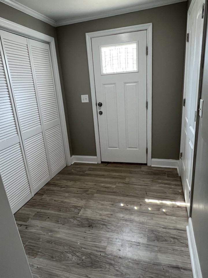 414 E Washington Ave #1 - Photo 7 of 35