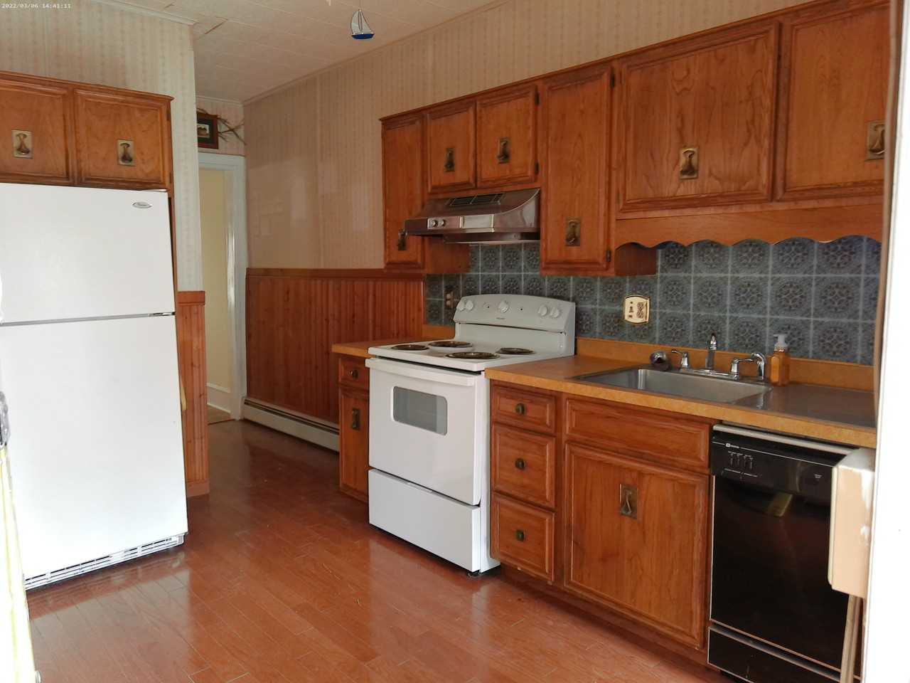 521 West Norwegian Street - Photo 3 of 8