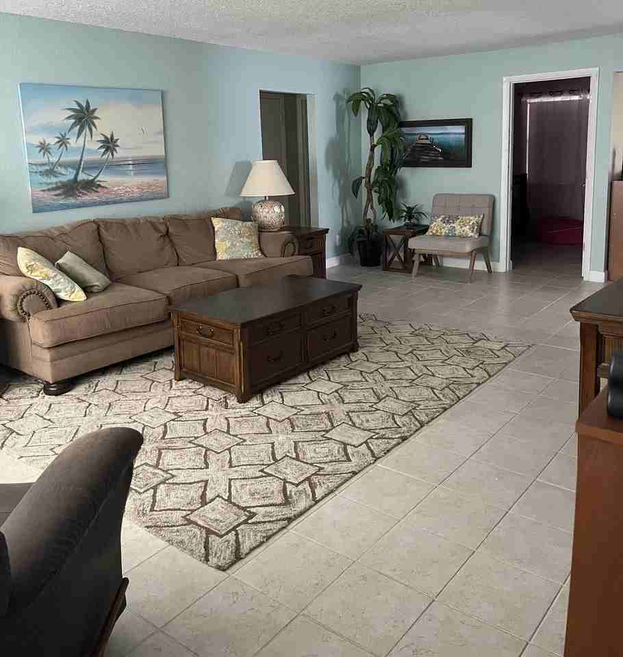 1594 Sw 14th Ave - Photo 2 of 40