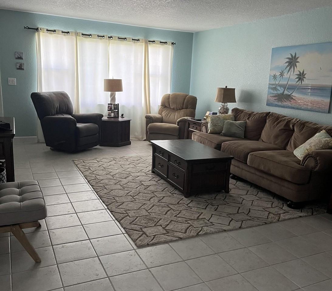 1594 Sw 14th Ave - Photo 3 of 40