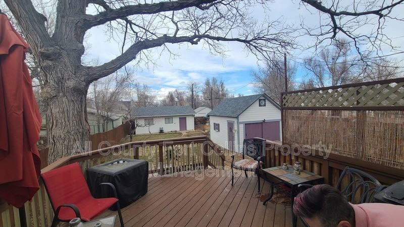 1217 13th St - Photo 3 of 6