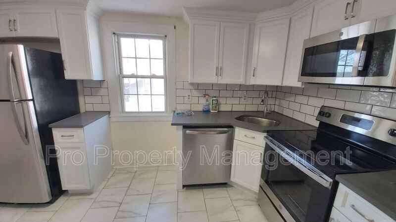 125 Railroad St - Photo 3 of 18