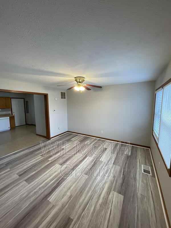 6283 E South St - Photo 3 of 8