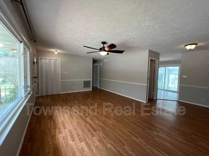1905 Mcpherson Ave - Photo 2 of 29