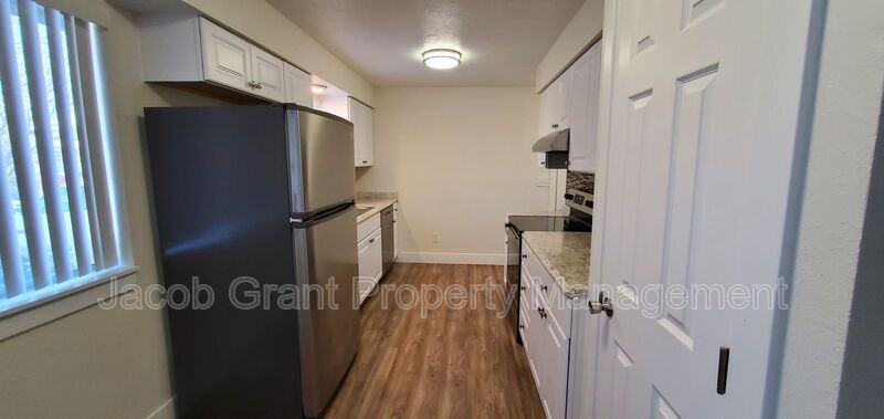 315 James Ave - Photo 3 of 17