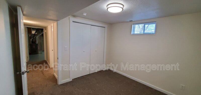 315 James Ave - Photo 6 of 17