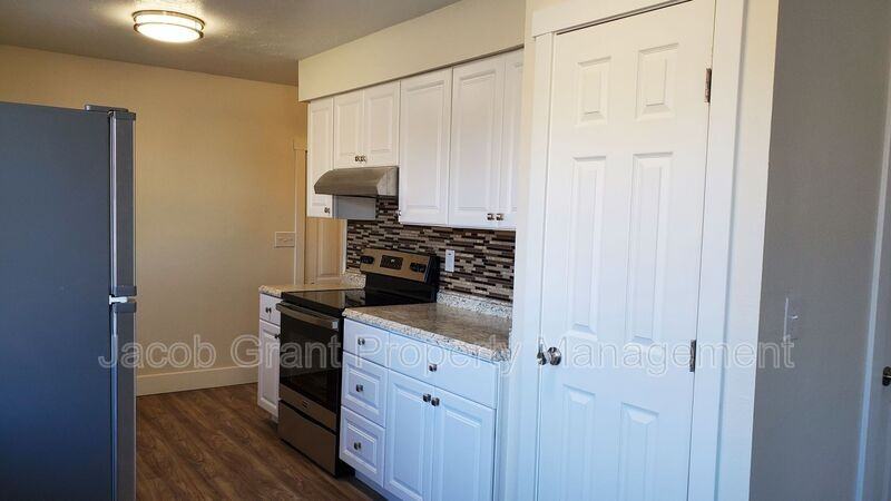 315 James Ave - Photo 5 of 17