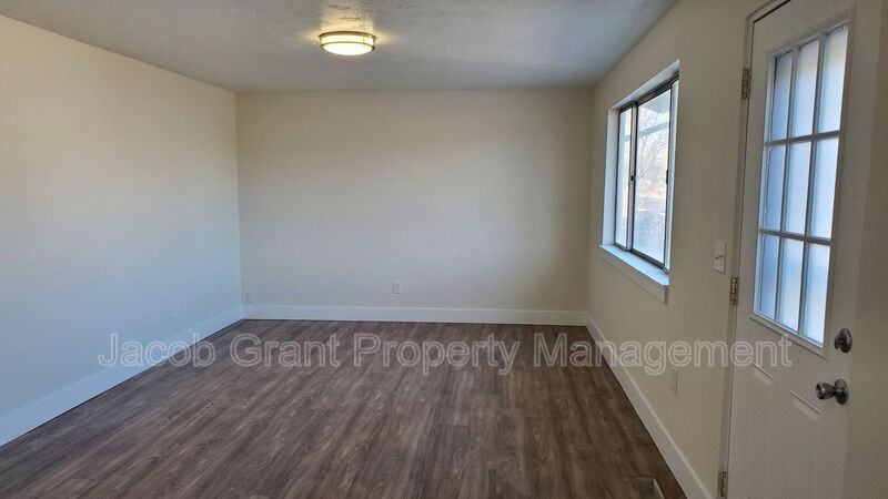 315 James Ave - Photo 2 of 17