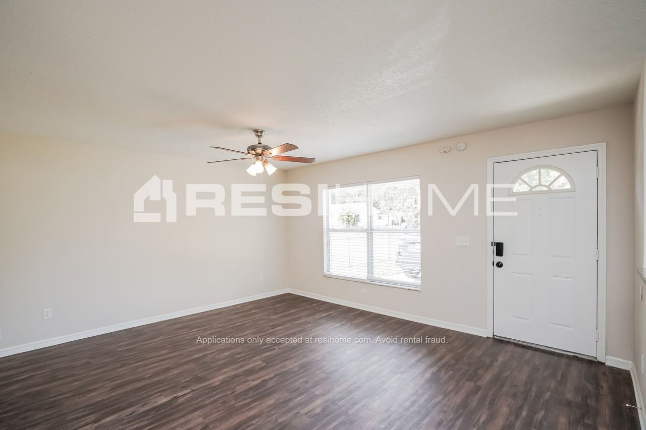 3711 N 52nd St - Photo 3 of 23
