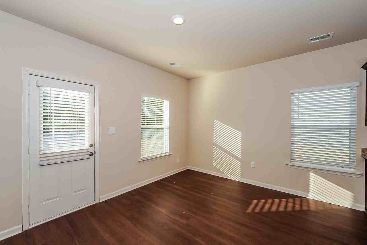 499 Clover Cir - Photo 2 of 14