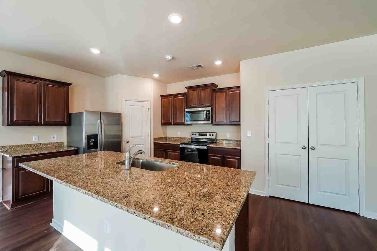 499 Clover Cir - Photo 3 of 14