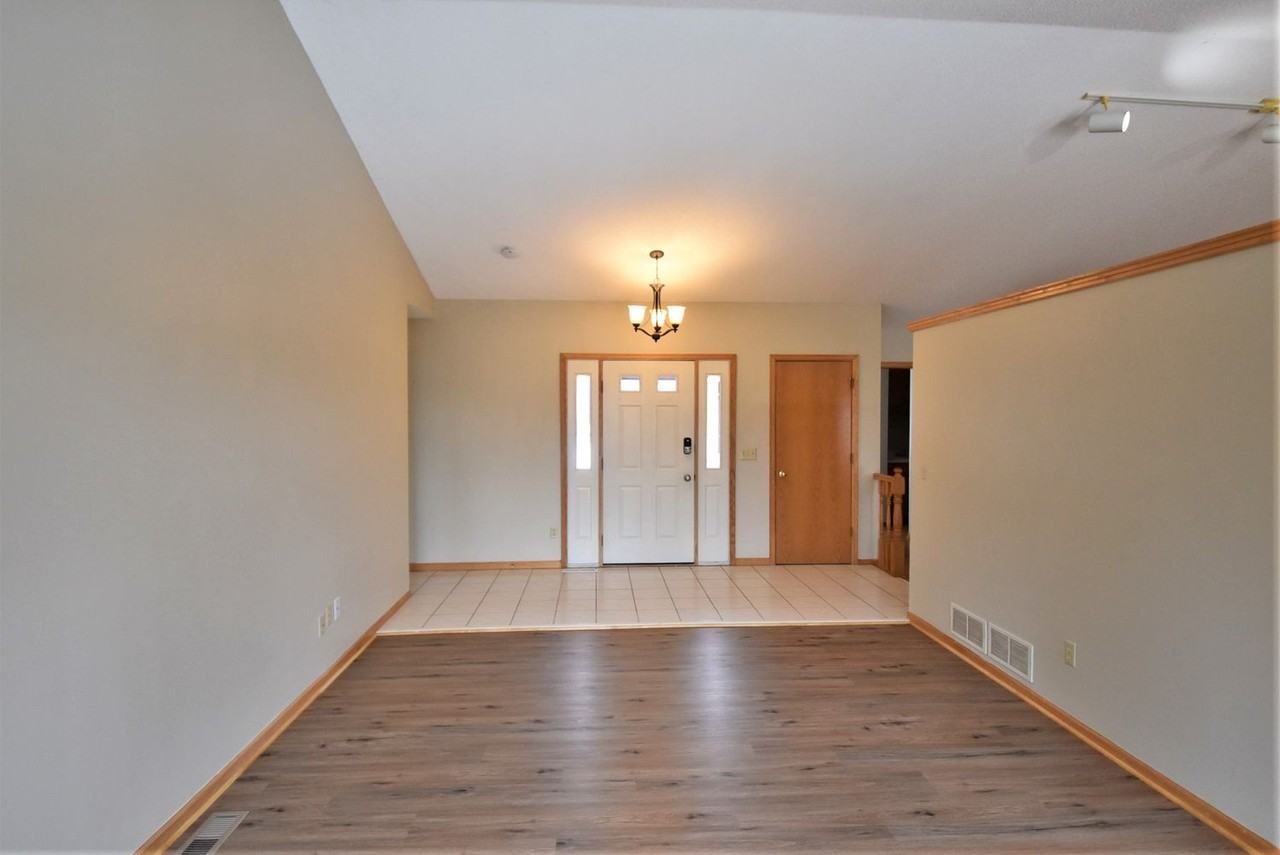 21020 Floral Bay Dr N - Photo 2 of 22