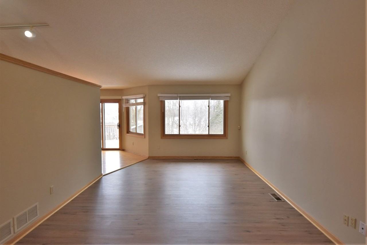 21020 Floral Bay Dr N - Photo 3 of 22