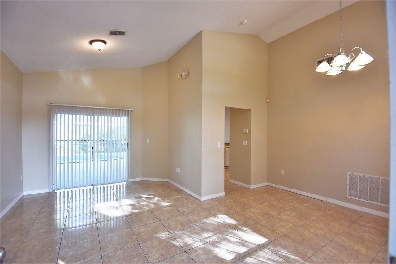 426 Thousand Oaks Blvd - Photo 2 of 12