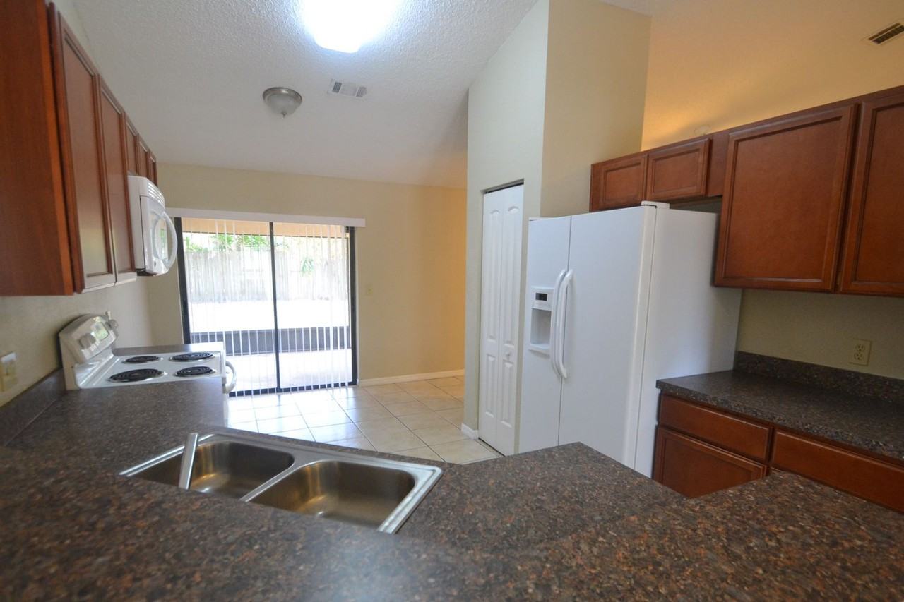 1632 Gentre St - Photo 3 of 10