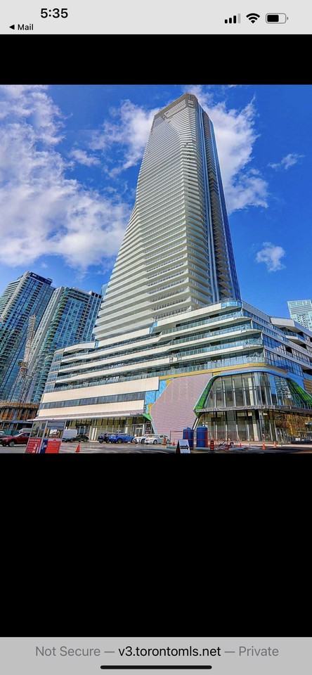 1 Yonge St - Photo 2 of 11