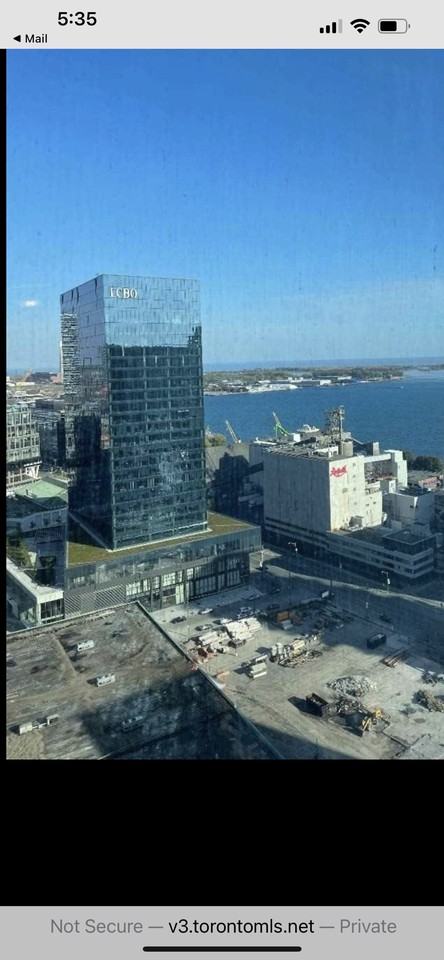 1 Yonge St - Photo 3 of 11