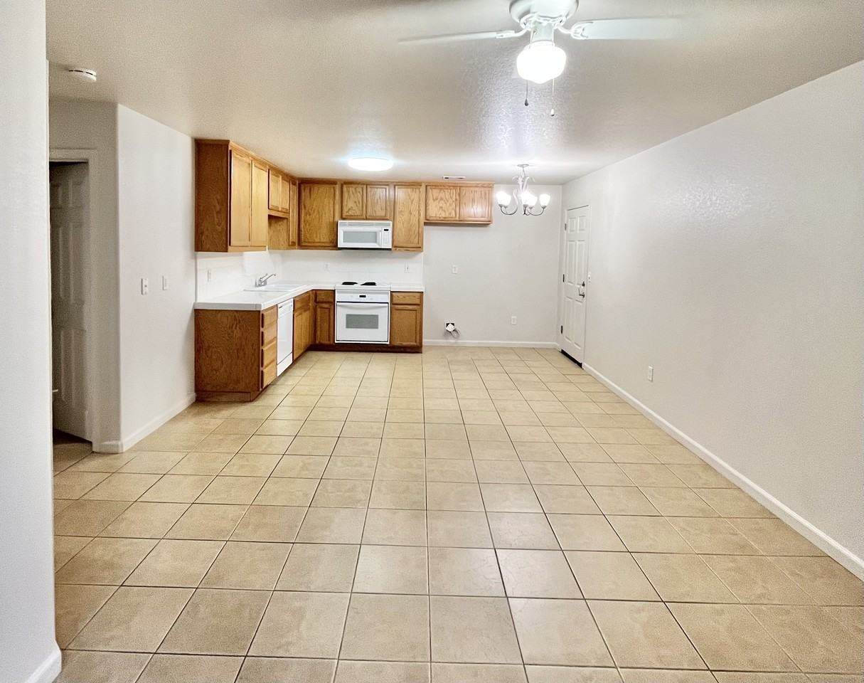 445 Pearl Pl #1 - Photo 4 of 12